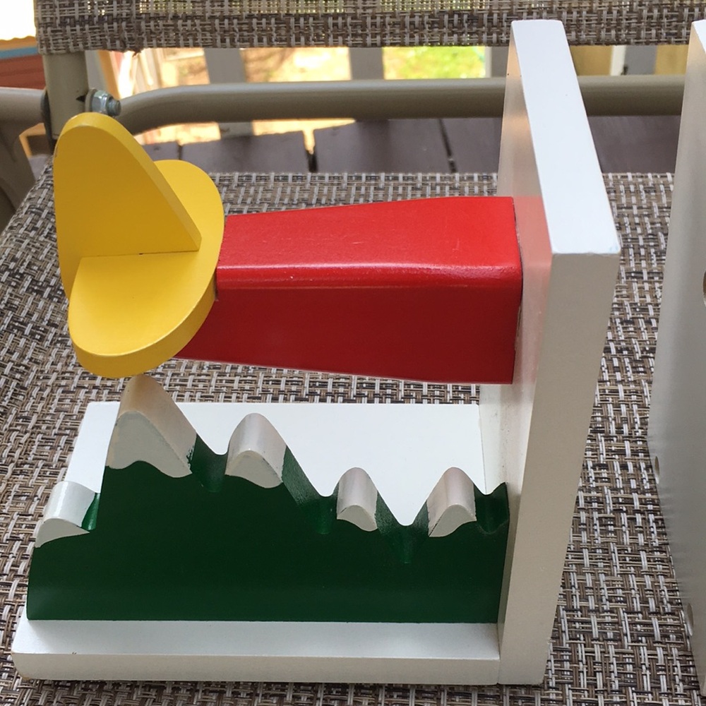 Adorable Airplane Bookends - Picture 3 of 12